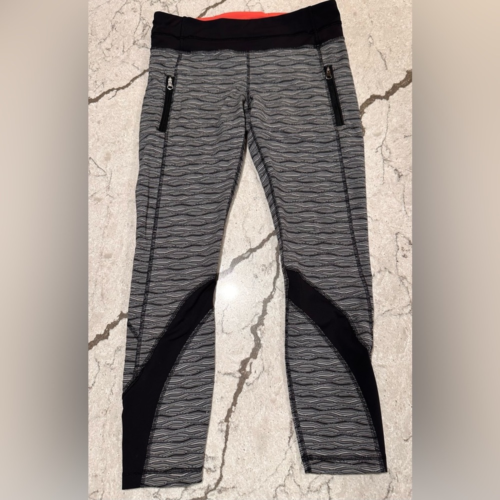Lululemon Legging Inspire Tight textured wave Black Size 8 gym Athletic Yoga